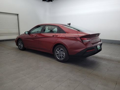 Used 2024 Hyundai Elantra SEL FWD image 3