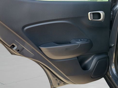 Used 2025 Hyundai Venue SEL FWD image 32