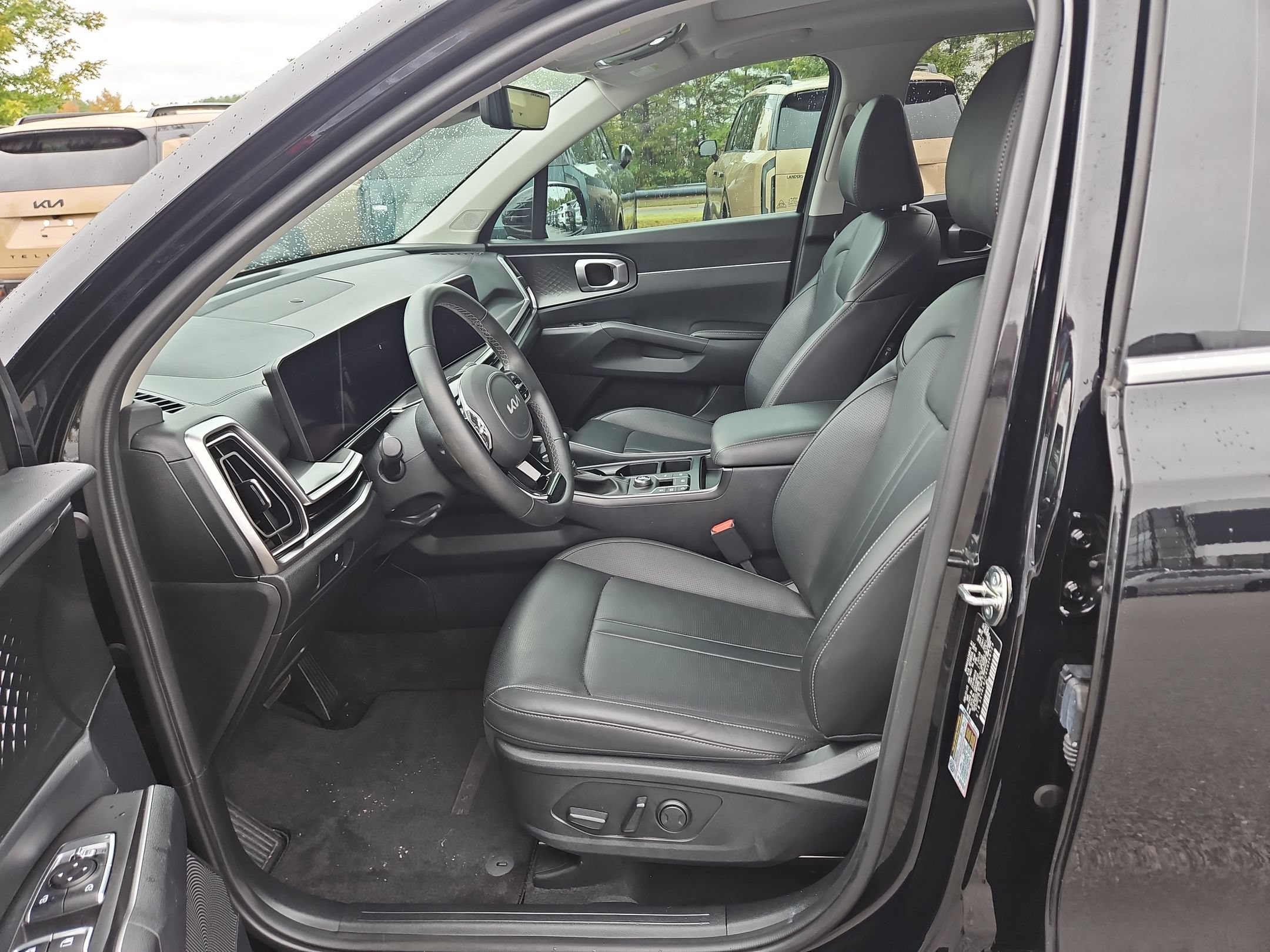 Used 2025 Kia Sorento S w/ Panoramic Sunroof Package FWD image 24