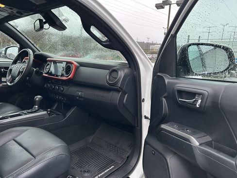 Certified 2019 Toyota Tacoma TRD Off-Road image 15