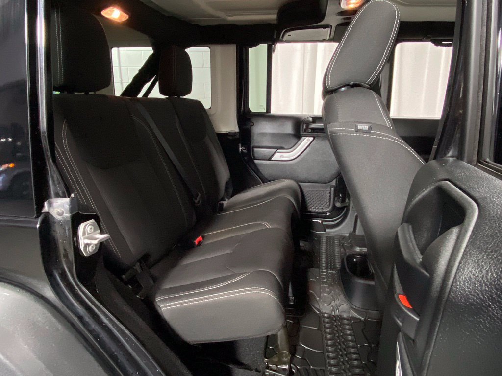 Used 2018 Jeep Wrangler Unlimited Rubicon w/ Cold Weather Group AWD/4WD image 28
