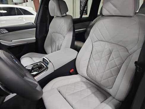 New 2026 BMW X7 xDrive40i w/ M Sport Package image 17