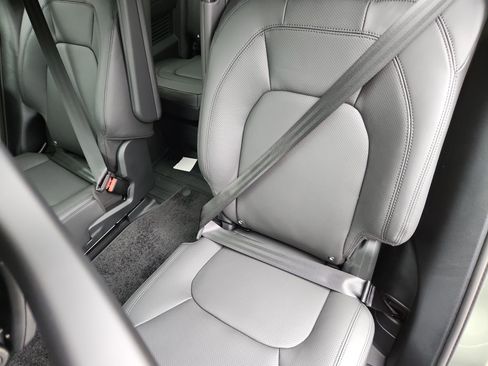 Used 2025 Land Rover Defender 130 S image 21