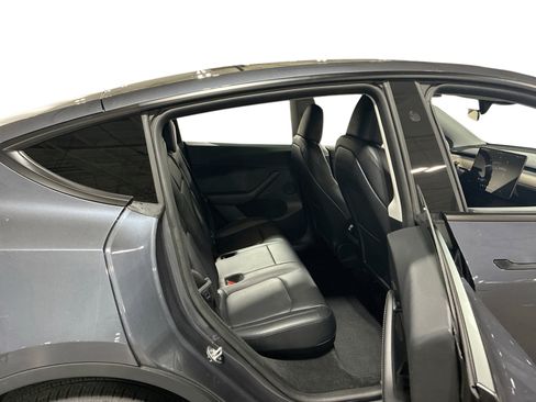 Certified 2023 Tesla Model Y Long Range AWD/4WD image 11