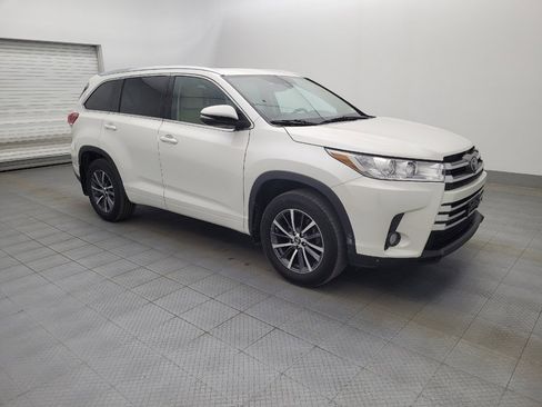 Used 2017 Toyota Highlander XLE image 11