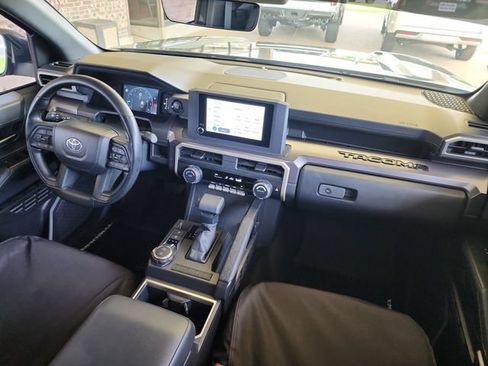 Used 2025 Toyota Tacoma SR5 AWD/4WD image 13