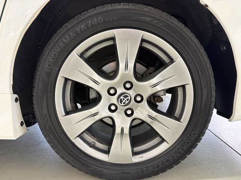 Used 2019 Toyota Sienna SE Premium FWD image 29