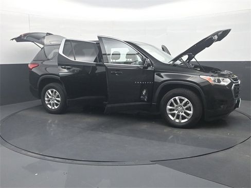 Used 2020 Chevrolet Traverse LS w/ LPO, Floor Liner Package image 34