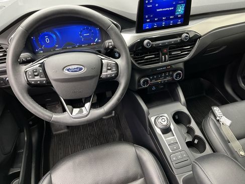 Certified 2022 Ford Escape Titanium AWD/4WD image 15