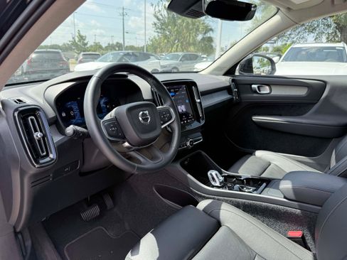 Certified 2025 Volvo XC40 B5 Plus AWD/4WD image 8