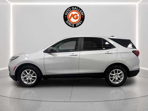 Used 2022 Chevrolet Equinox LS w/ LS Convenience Package FWD image 4