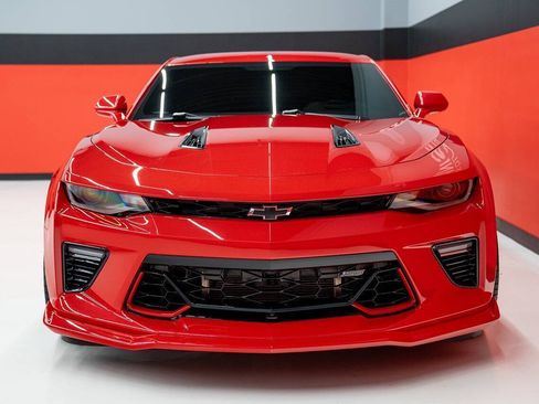 Used 2018 Chevrolet Camaro SS RWD image 60