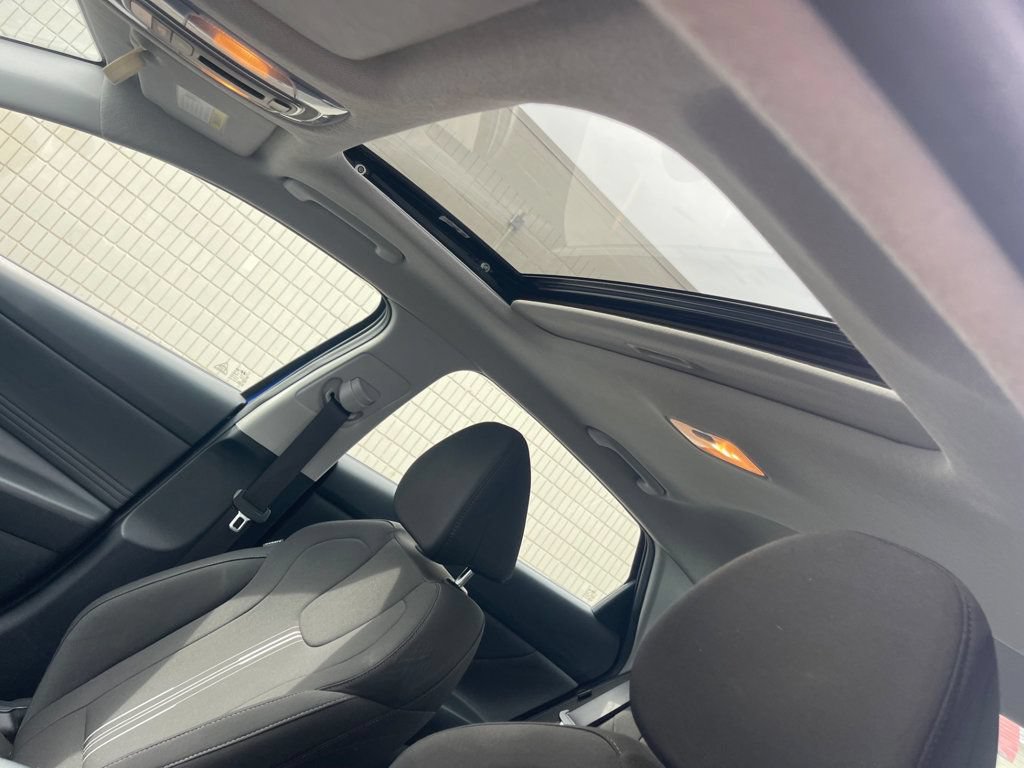 Used 2025 Hyundai Elantra SEL FWD image 21