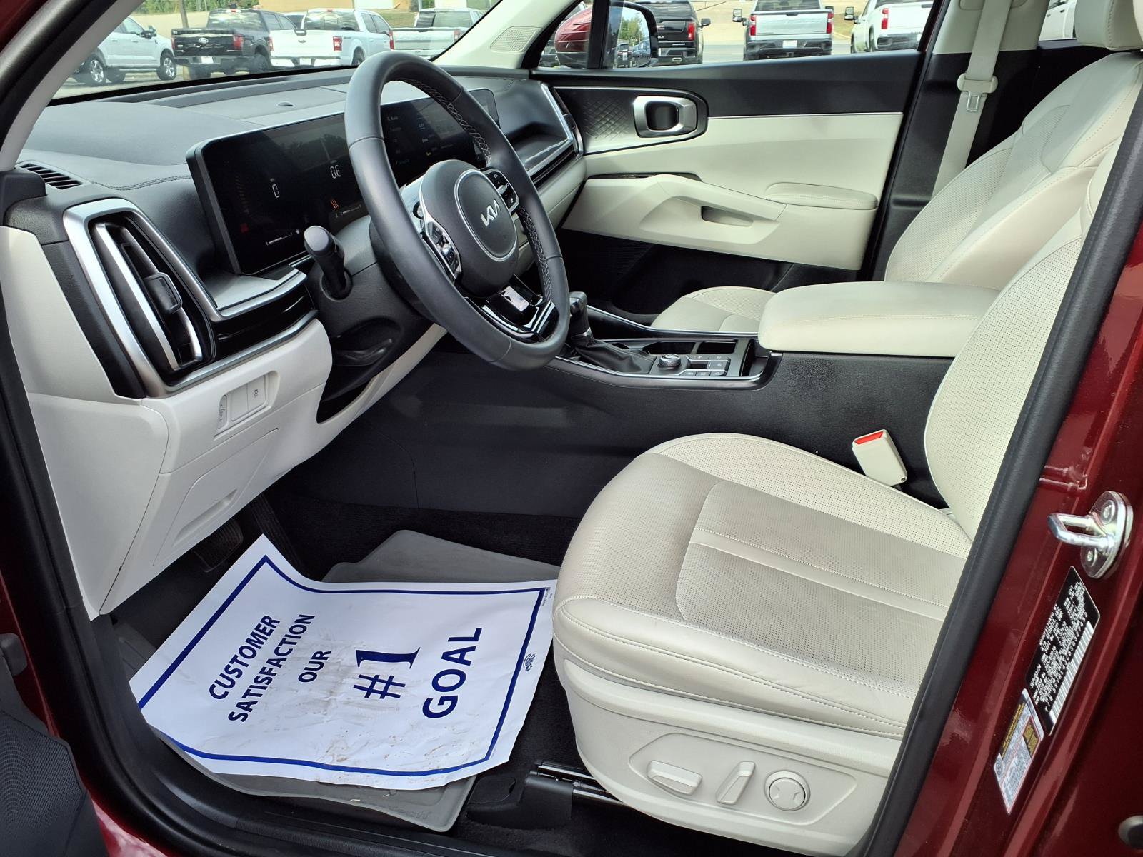 Used 2025 Kia Sorento S w/ Panoramic Sunroof Package FWD image 15