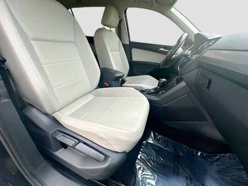Used 2019 Volkswagen Tiguan SE AWD/4WD image 29