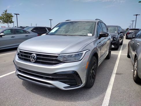 Used 2023 Volkswagen Tiguan SE R-Line FWD image 3