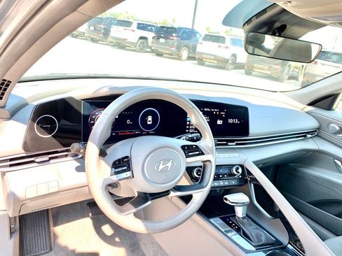 Used 2025 Hyundai Elantra SEL FWD image 11