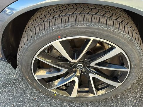 Certified 2024 Volvo XC90 B5 Plus w/ Protection Package AWD/4WD image 33