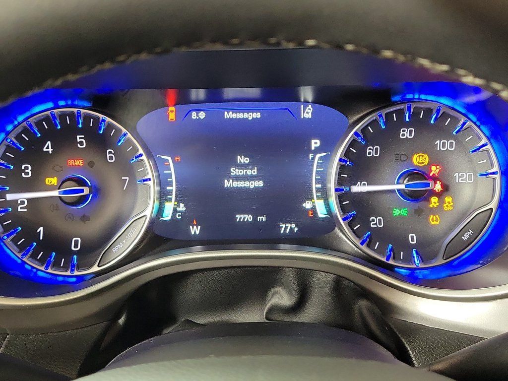Used 2026 Chrysler Pacifica Select FWD image 17