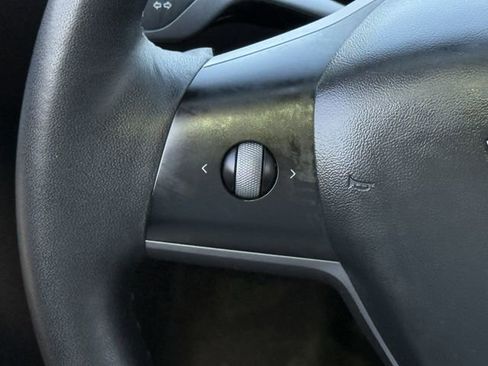 Used 2021 Tesla Model Y Long Range image 13