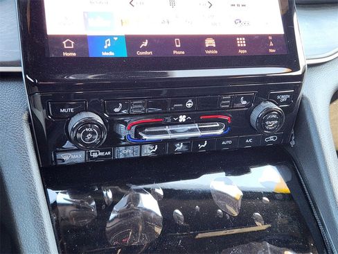 New 2025 Jeep Grand Cherokee L Limited w/ Black Appearance Package image 13