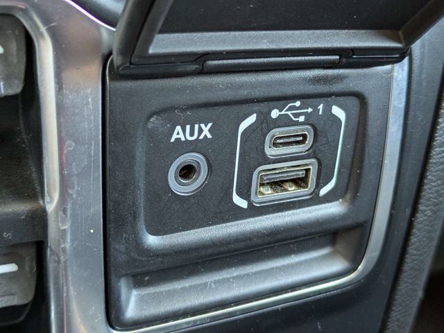 Used 2019 Jeep Wrangler Unlimited Sahara AWD/4WD image 21