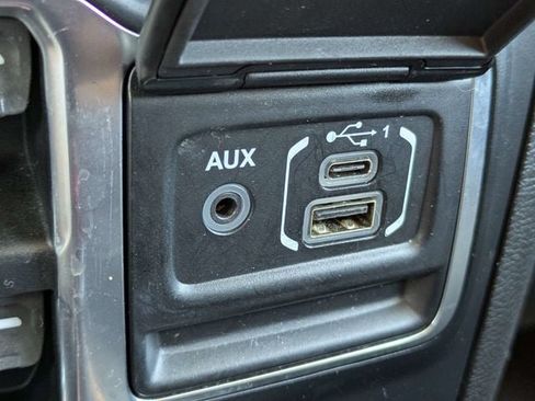 Used 2019 Jeep Wrangler Unlimited Sahara AWD/4WD image 21