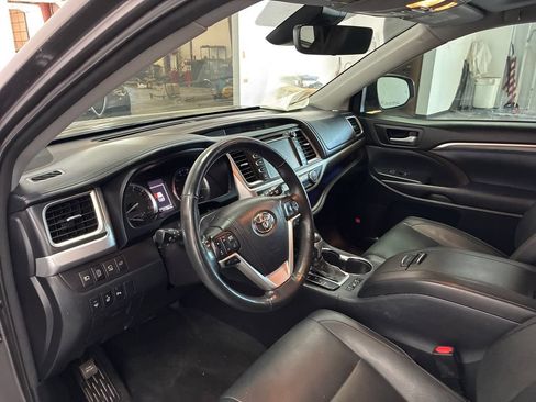 Used 2017 Toyota Highlander Limited Platinum AWD/4WD image 8