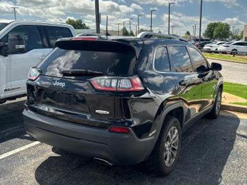 Used 2019 Jeep Cherokee Latitude Plus w/ Cold Weather Group FWD image 3