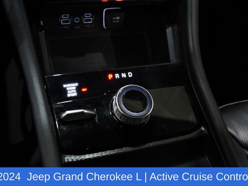 Used 2024 Jeep Grand Cherokee L Limited w/ Luxury Tech Group II image 28