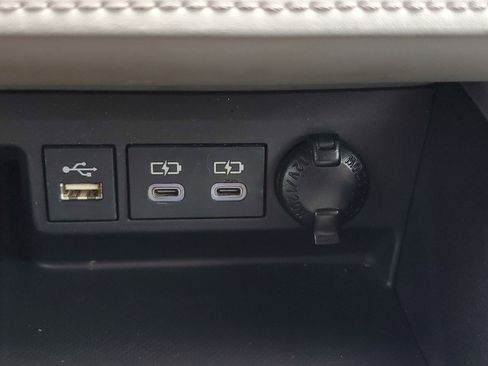 Certified 2023 Toyota Highlander XLE image 28