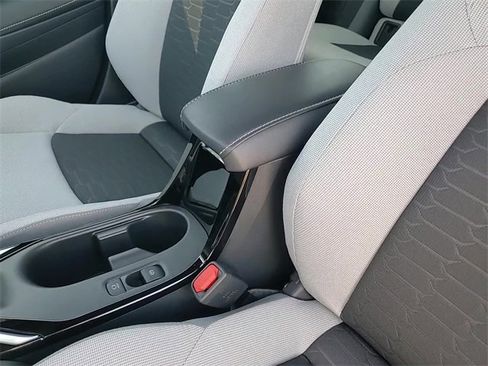 Used 2025 Toyota Corolla SE image 20