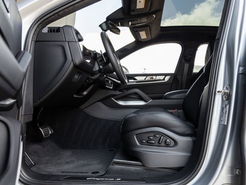 Certified 2025 Porsche Cayenne S image 28