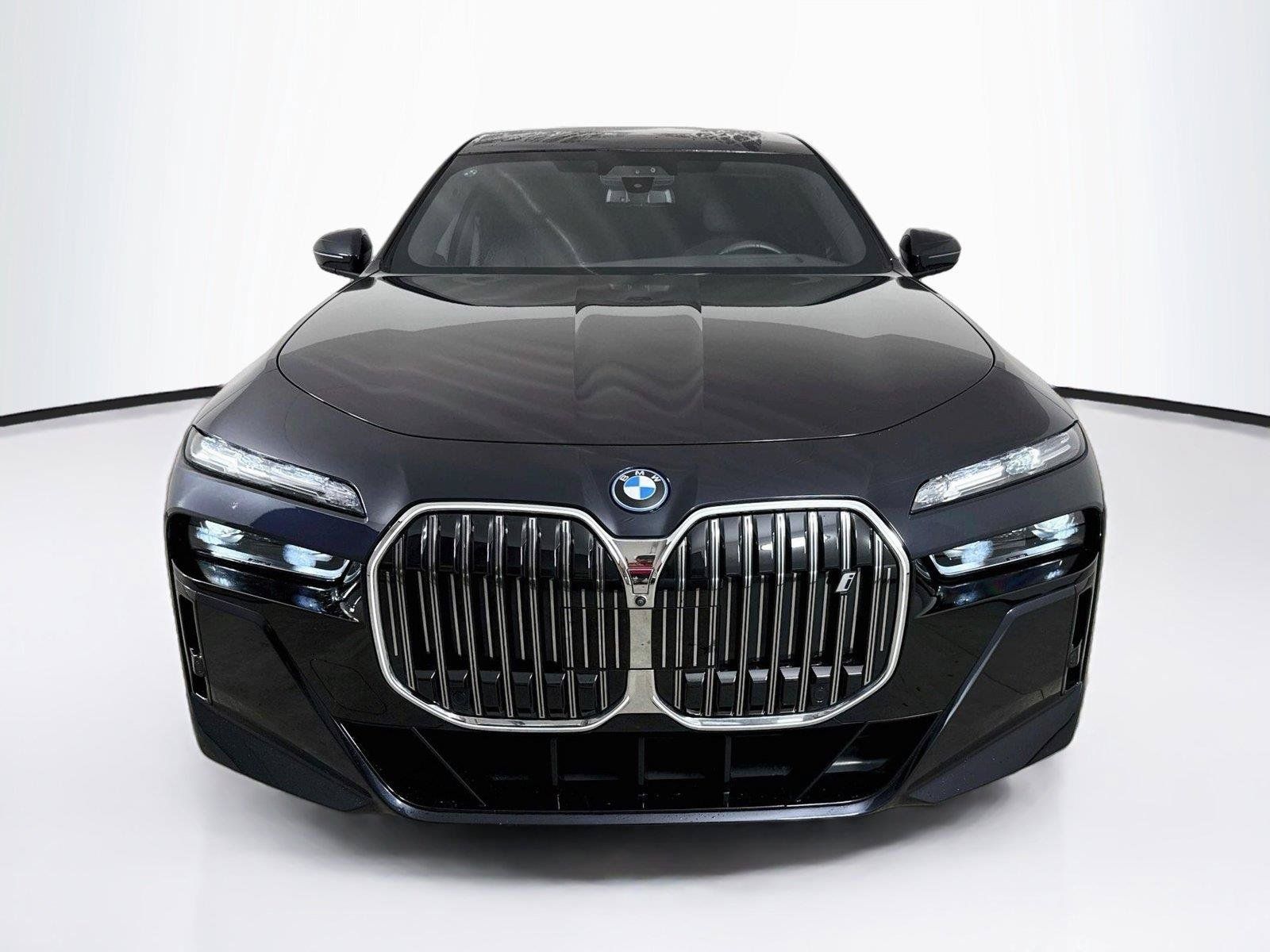 Used 2023 BMW i7 xDrive60 w/ Executive Package 2 AWD/4WD image 8