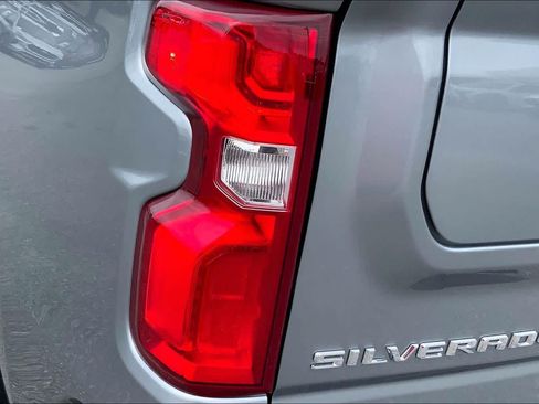 Used 2023 Chevrolet Silverado 1500 High Country w/ High Country Premium Package AWD/4WD image 29