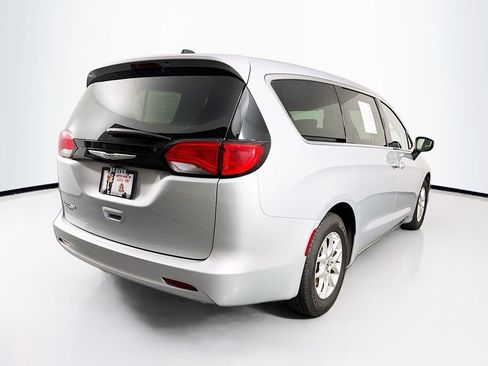 Used 2023 Chrysler Voyager LX FWD image 10