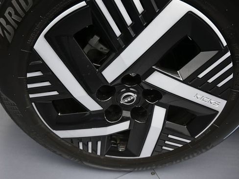 Used 2025 Nissan Kicks SV image 39