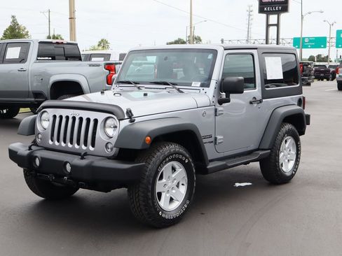 Used 2018 Jeep Wrangler Sport AWD/4WD image 5