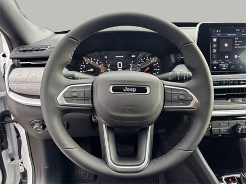 New 2026 Jeep Compass Latitude image 17