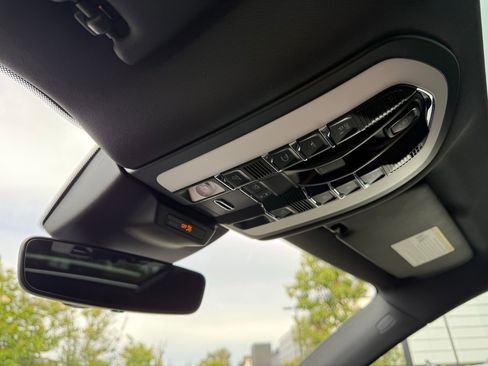 Certified 2024 Porsche Macan S image 17