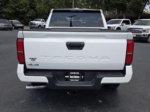 Used 2025 Toyota Tacoma SR5 AWD/4WD image 13