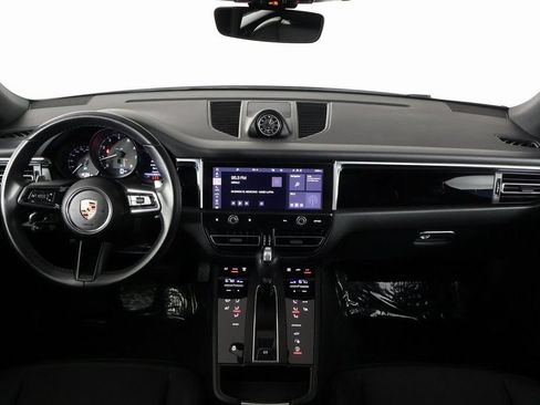 Used 2024 Porsche Macan AWD/4WD image 8