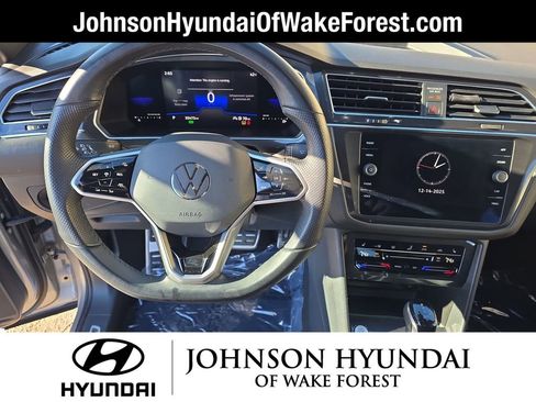 Used 2023 Volkswagen Tiguan SE R-Line image 27
