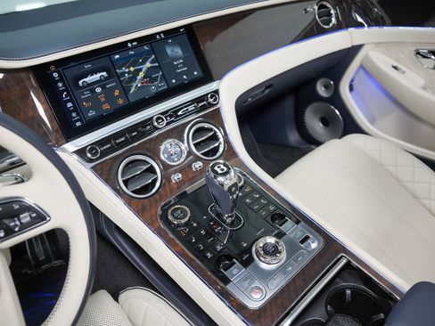 Used 2021 Bentley Continental GT V8 image 43