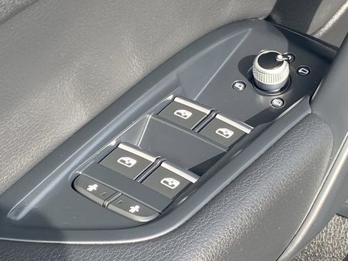 Used 2020 Audi Q5 e Premium w/ Convenience Package image 30