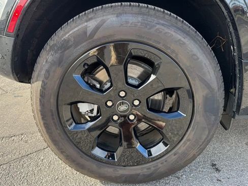 Used 2024 Land Rover Defender 110 X-Dynamic SE image 12