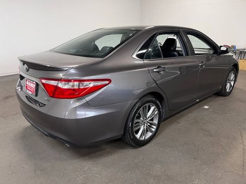 Used 2017 Toyota Camry SE FWD image 3