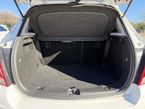 Used 2022 Chevrolet Trax LT w/ LT Convenience Package image 28