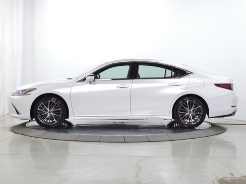 Used 2025 Lexus ES 350 w/ Premium Package FWD image 4