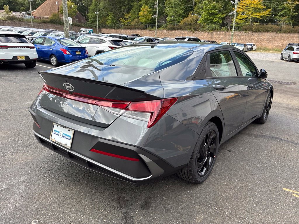 New 2026 Hyundai Elantra SEL Sport FWD image 7